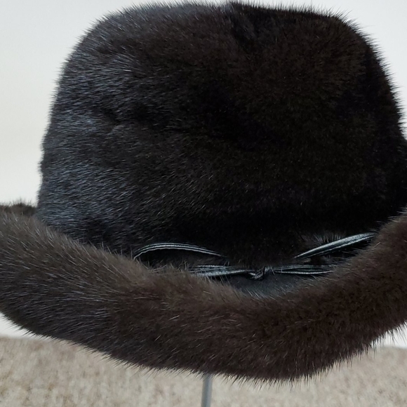 Ranch Mink Fur Hat with Bow - Picture 2 of 4